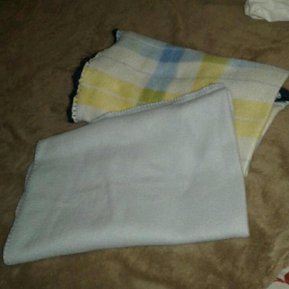 Baby blankets lot of 2